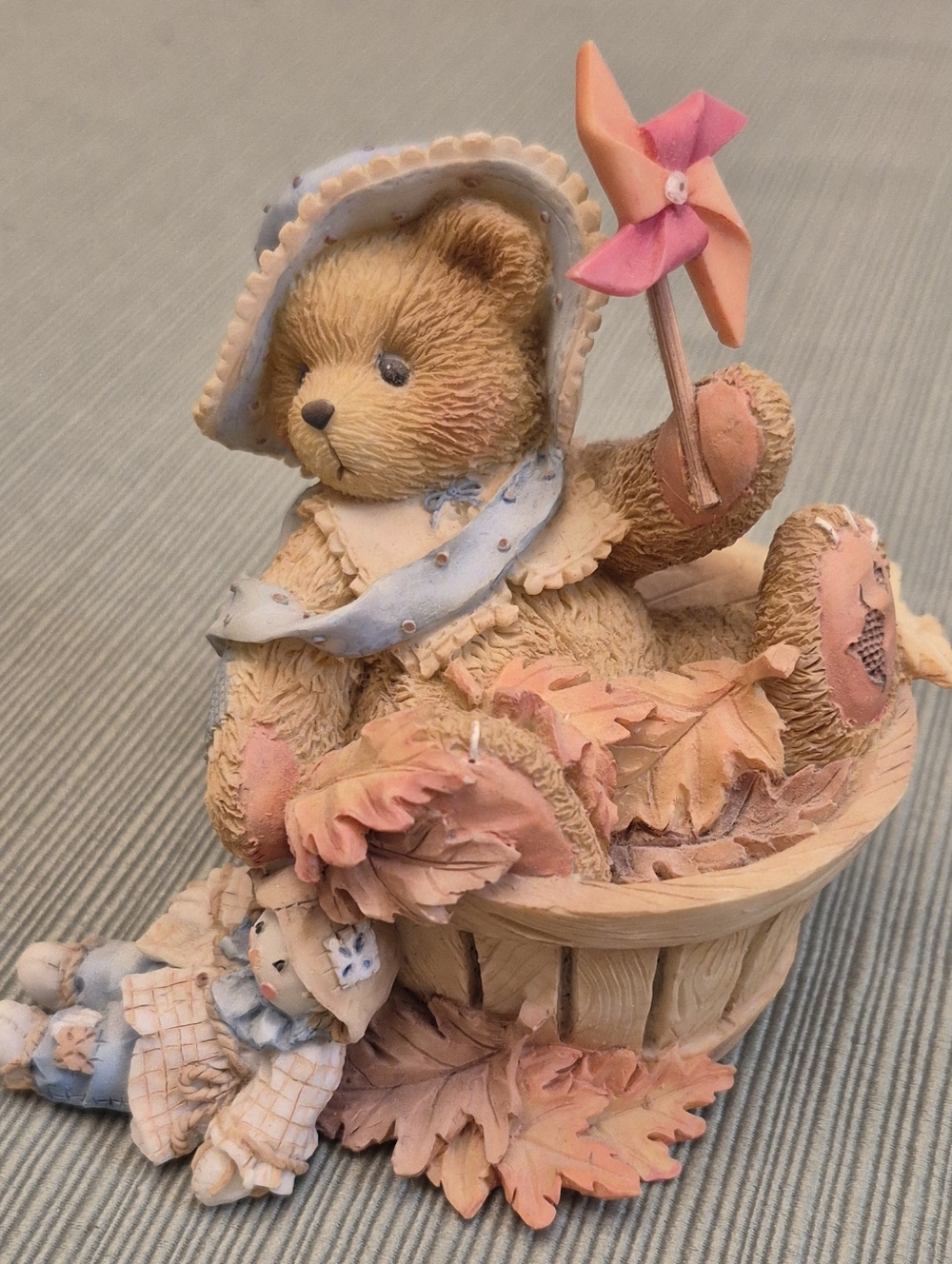 Cherished Teddies Pat Falling For You Bear Figurine with Pinwheel 1995 Vintage